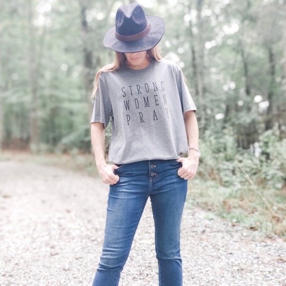Strong Women Pray Tee-Heather Gray - Picture 2 of 2